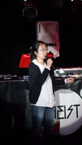 Si-Chong presents at the pub event