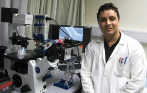 Dr Majid Warkiani in the laboratory